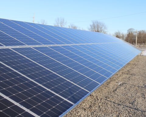 Voordelen van zakelijke zonnepanelen op kantoor