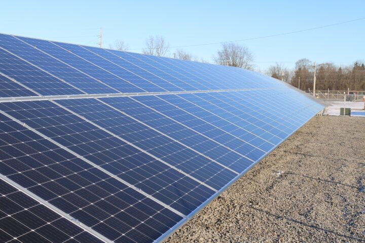 Voordelen van zakelijke zonnepanelen op kantoor